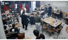 谁爆料的唐山烧烤视频,网络曝光揭示暴力冲突惊人真相