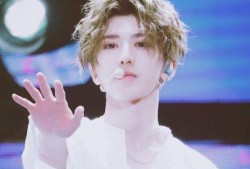 台媒爆料蔡徐坤视频完整版,蔡徐坤视频完整版引发热议