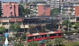 杭州餐厅爆料事件最新,揭露后厨黑幕，食品安全引关注