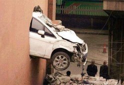 世界大瓜爆料视频搞笑车祸,笑料百出！世界大瓜搞笑车祸视频盘点
